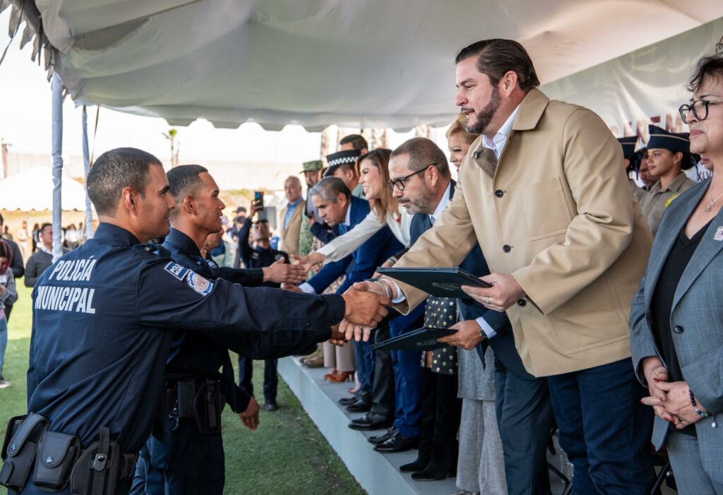 Asiste Ismael Burgueño a la Ceremonia de Graduación de nuevos elementos ...